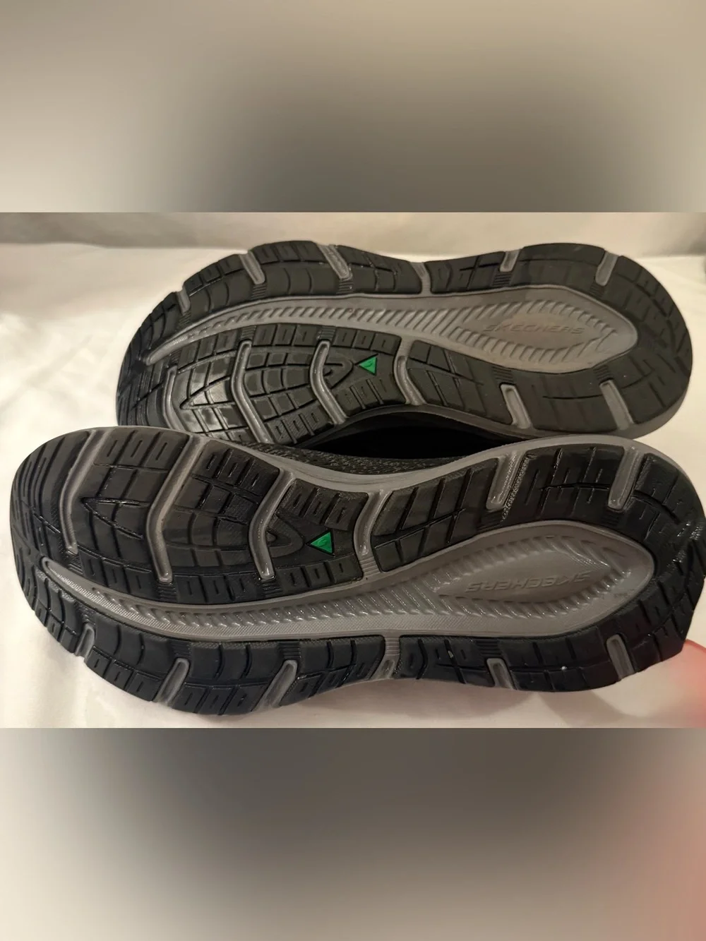 Skechers Men's Edgeride Commissioner sneakers. Sz. 8 black/ charcoal grey.
